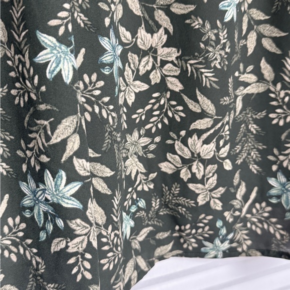 LOFT Garden Pintucked Ruffle Blouse - Mountain Evergreen - Size M - NWOT - Picture 4 of 8